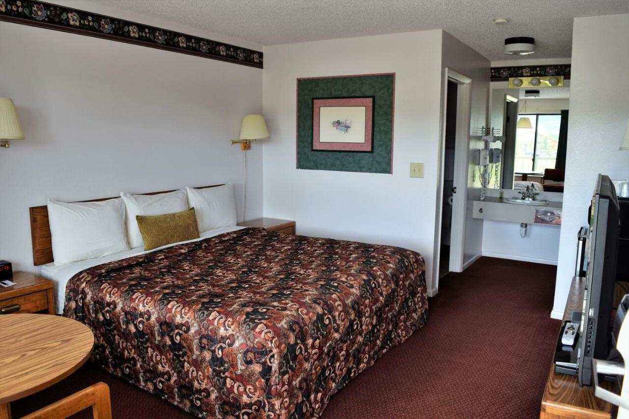 King Room - Non-Smoking (2 Adults)