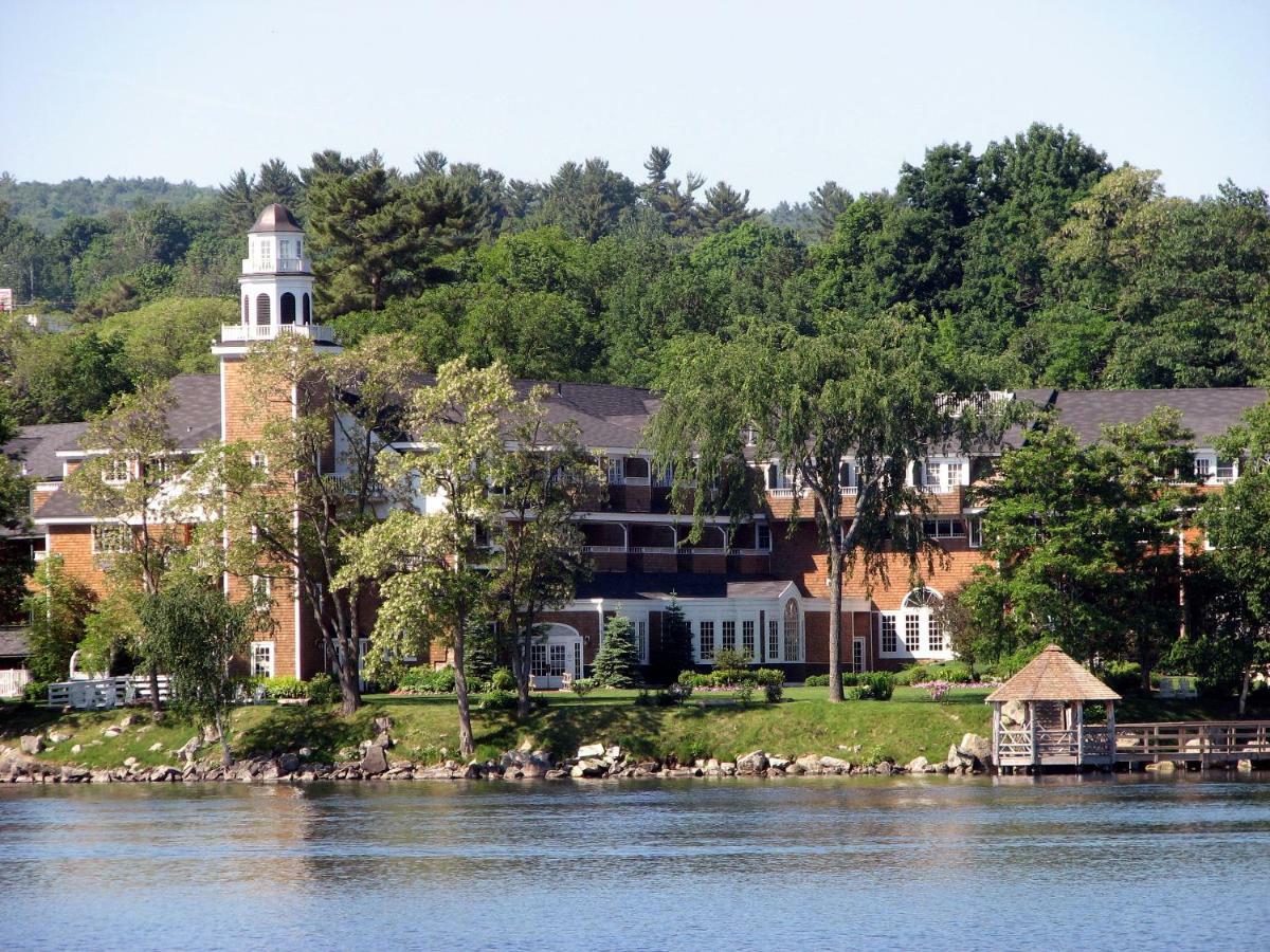 Church Landing Lake view King with Sleeper sofa