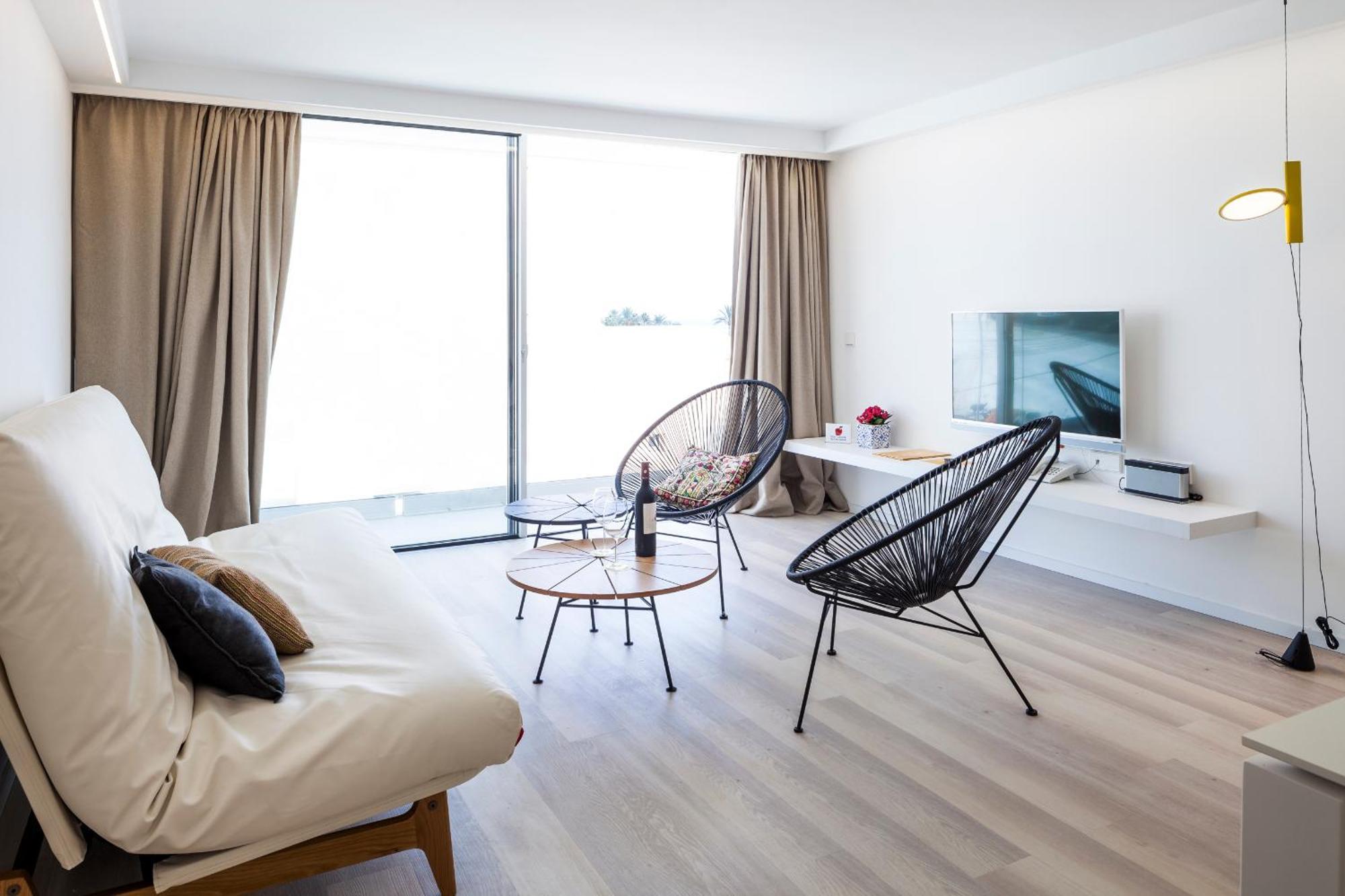 Two-Bedroom Apartment,434980899:JPEG