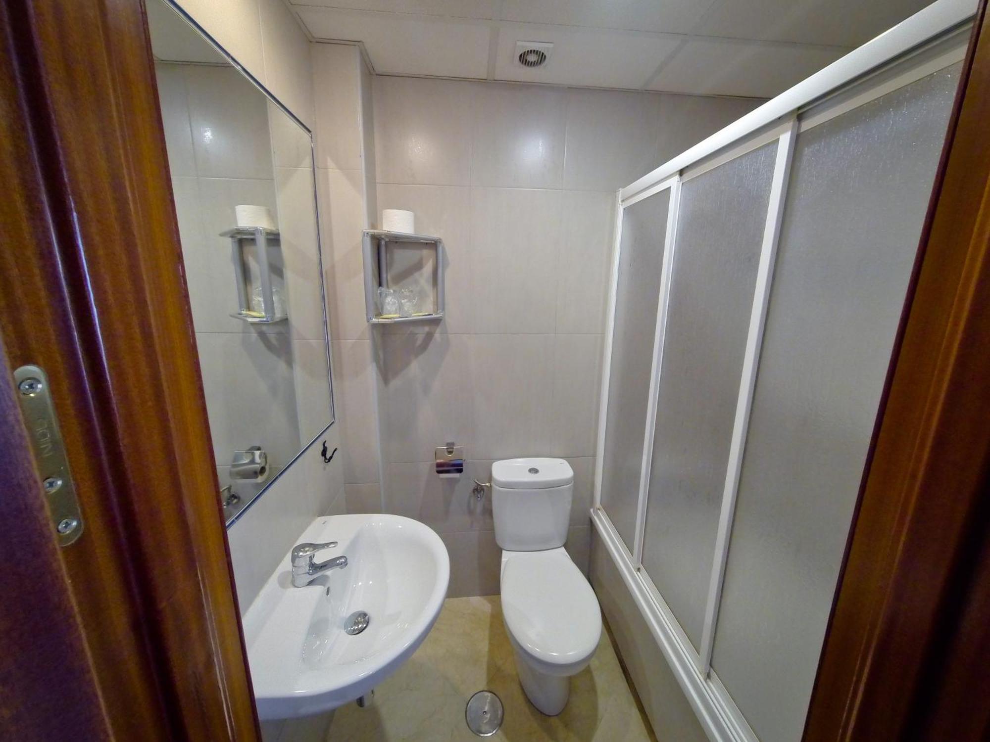 Quarto Individual com Casa de Banho Privativa
