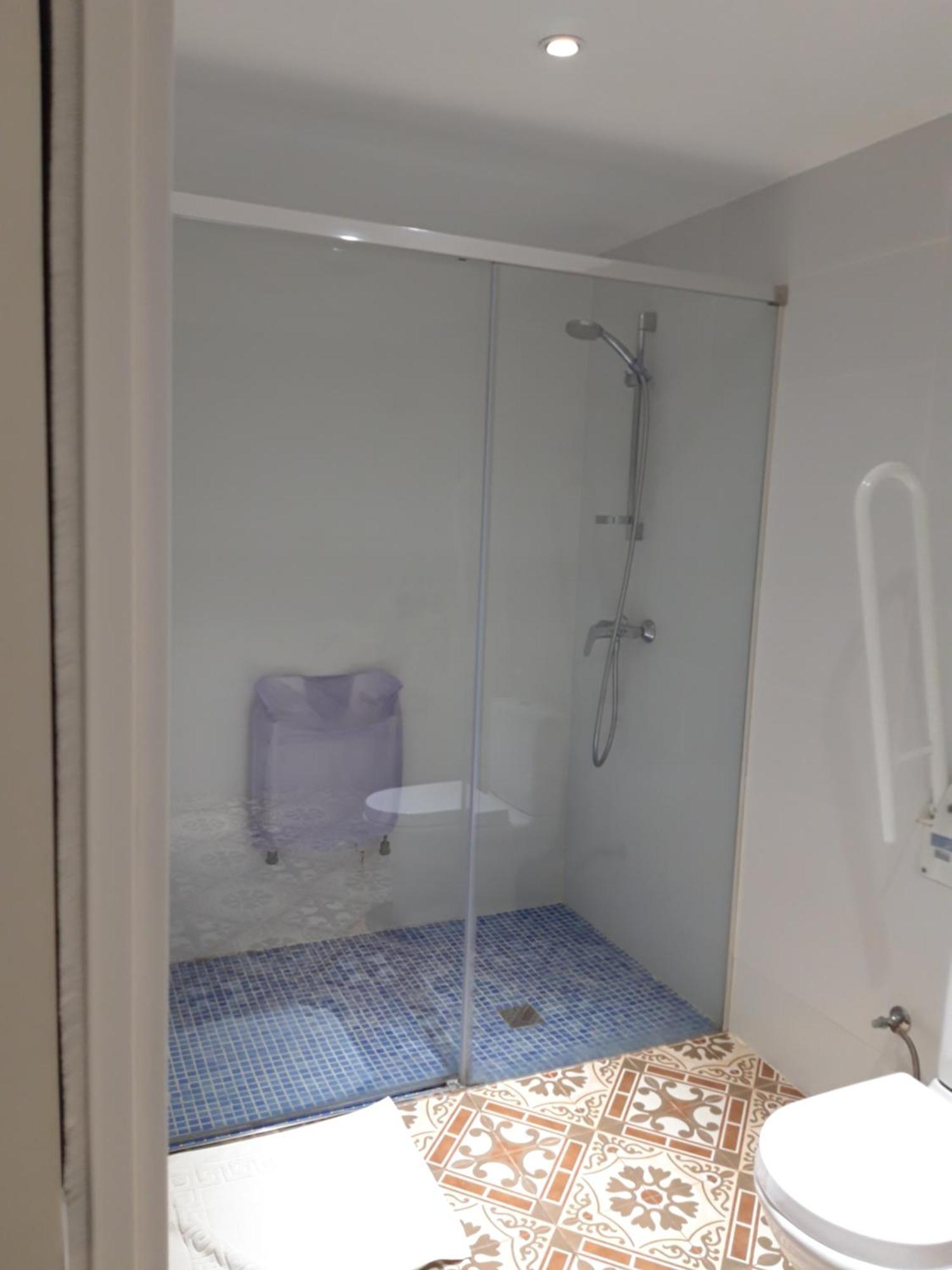 Camera Matrimoniale/Doppia con Letti Singoli con Bagno Privato