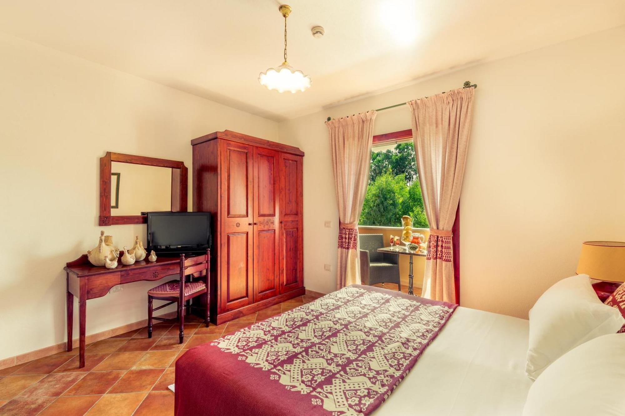 One-Bedroom Apartment,822999458:JPEG
