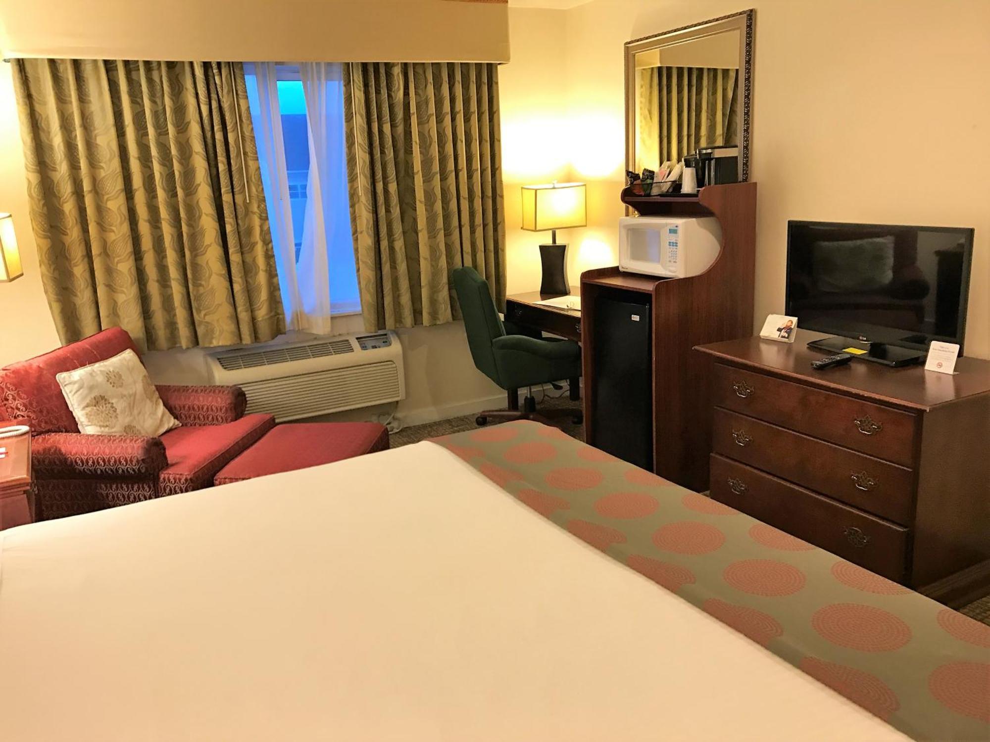 Queen Room - Non-Smoking