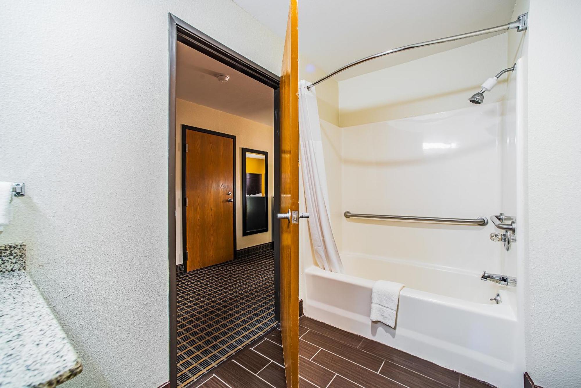 Standard King Room - Non-Smoking