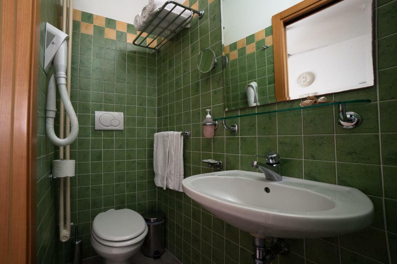 Quadruple Room with Sea View,828277544:JPEG