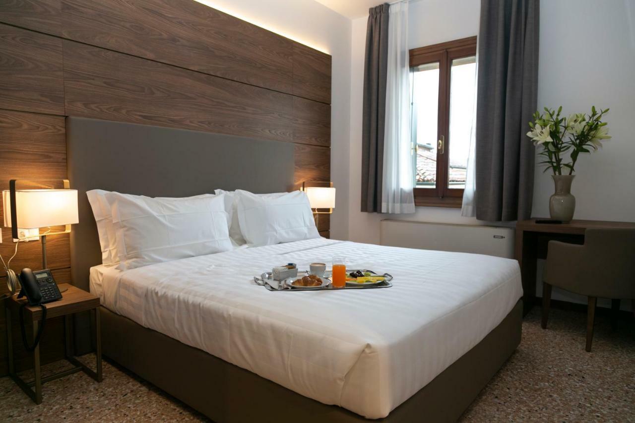 Standard Double Room,828535574:JPEG