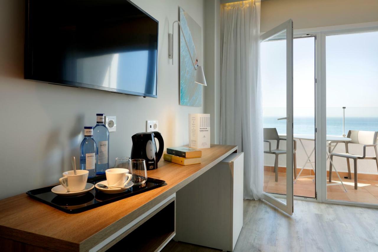 Deluxe Double Room (2 Adults + 1 Child),984107848:JPEG
