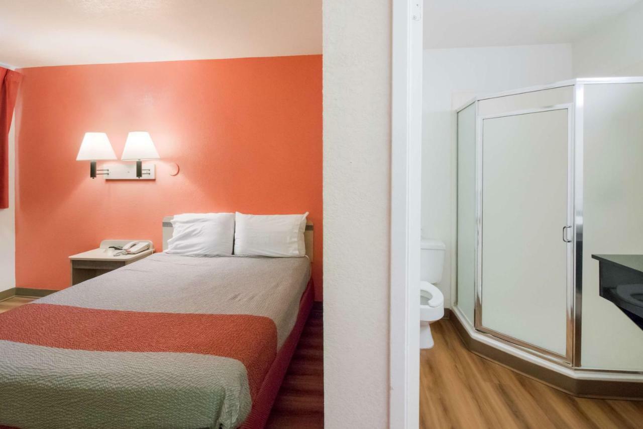 1 Queen Bed | Non-Smoking, Micfridge