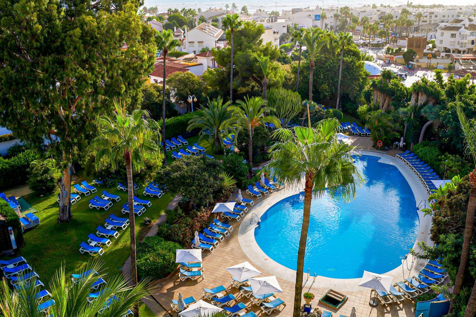Habitación Doble con vistas a la piscina (3 adultos)