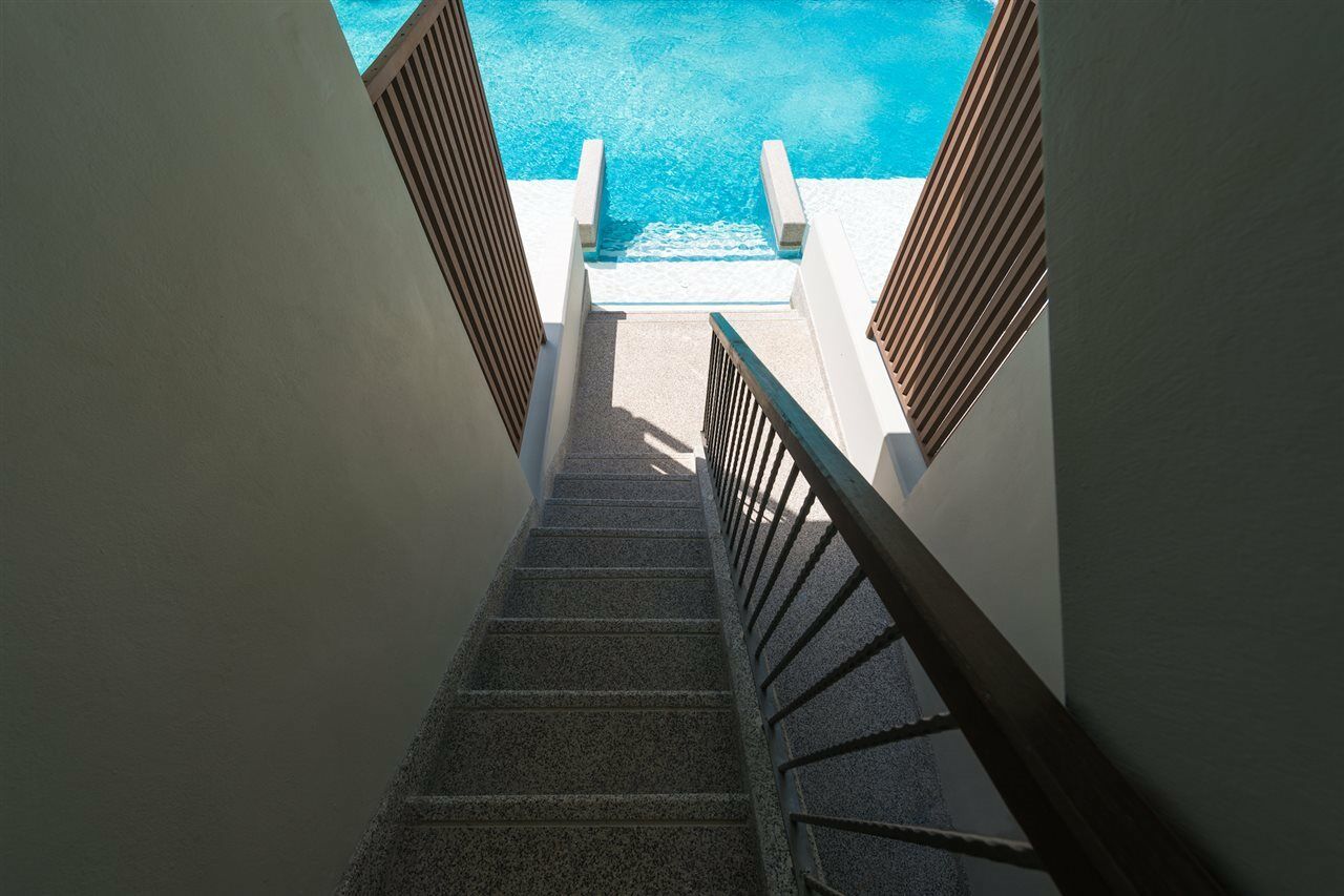 Upper Pool Access Room