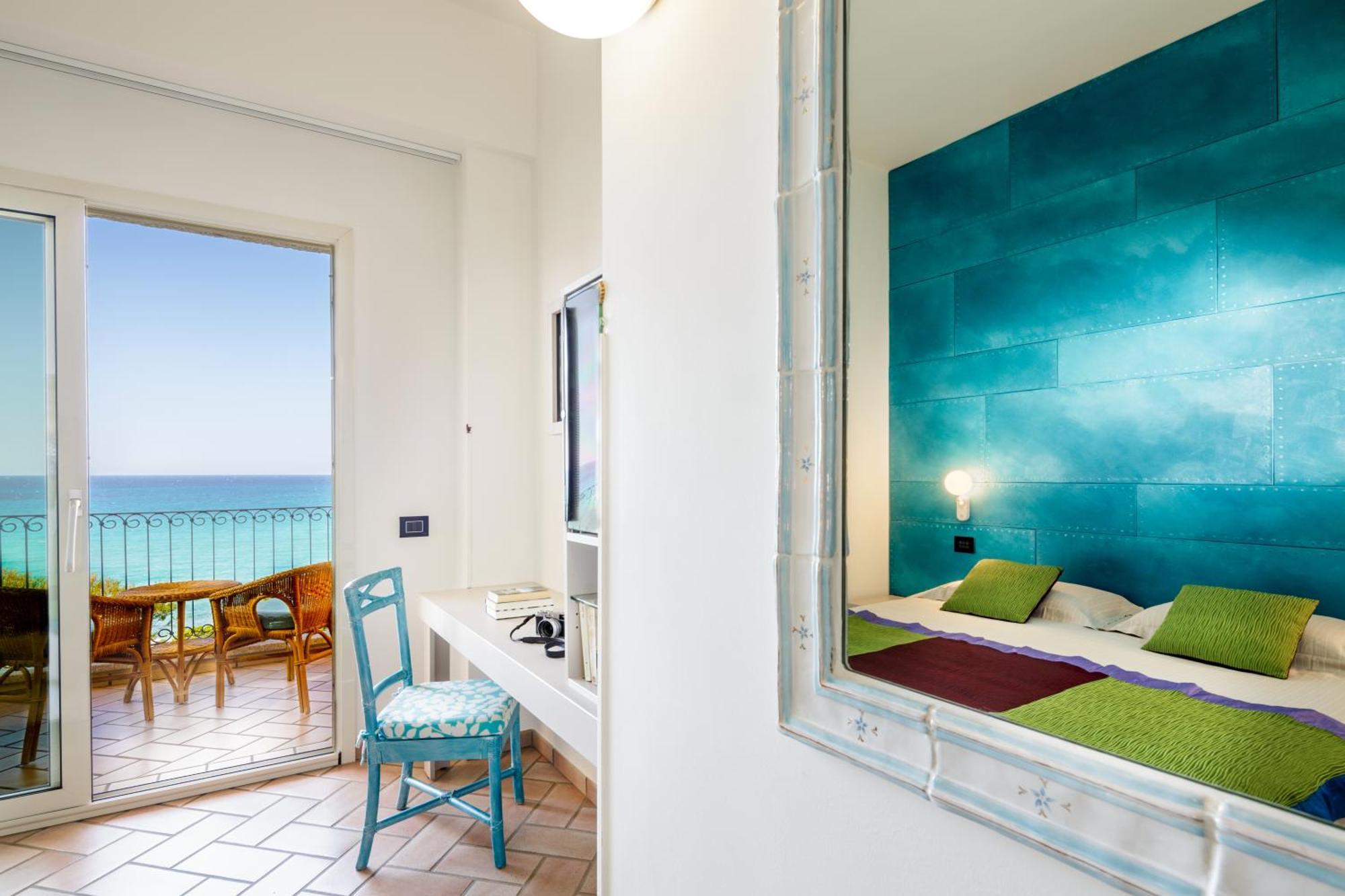 Deluxe Double or Twin Room with Sea View,272683553:JPEG