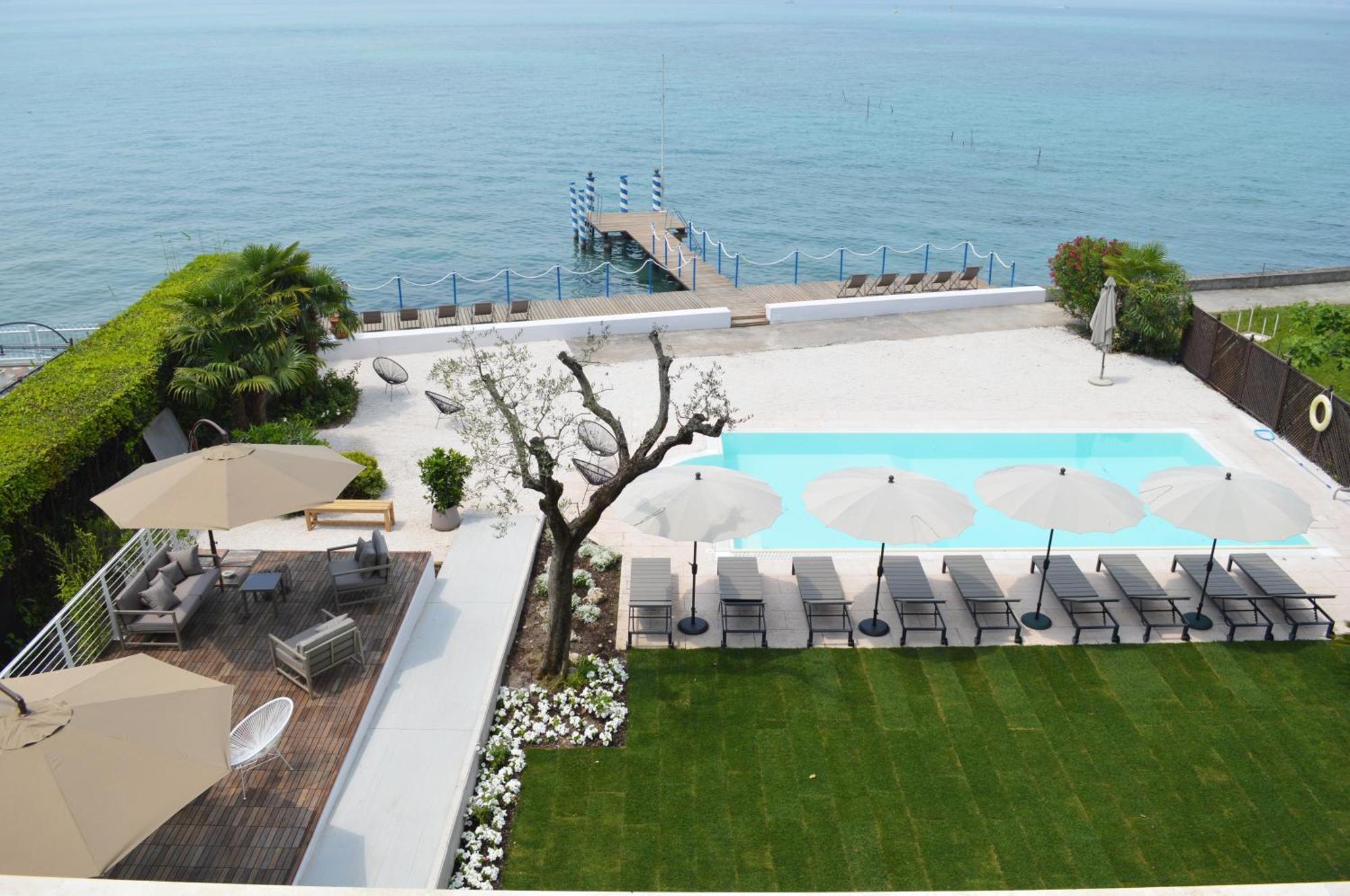 Deluxe Doppelzimmer mit Balkon - Seitlicher Seeblick