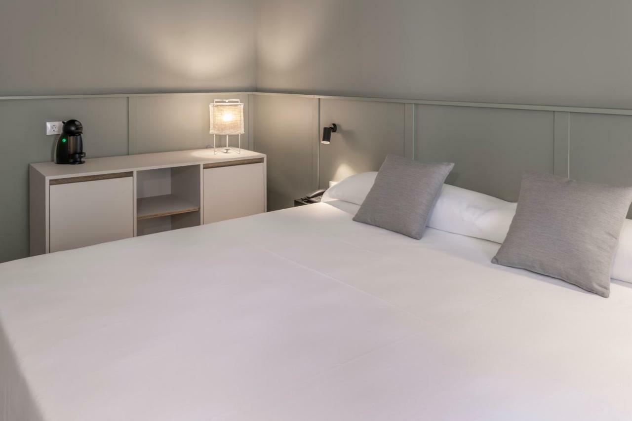 Kamer met 1 Groot Bed of 2 Aparte Bedden en Uitzicht op de Stad