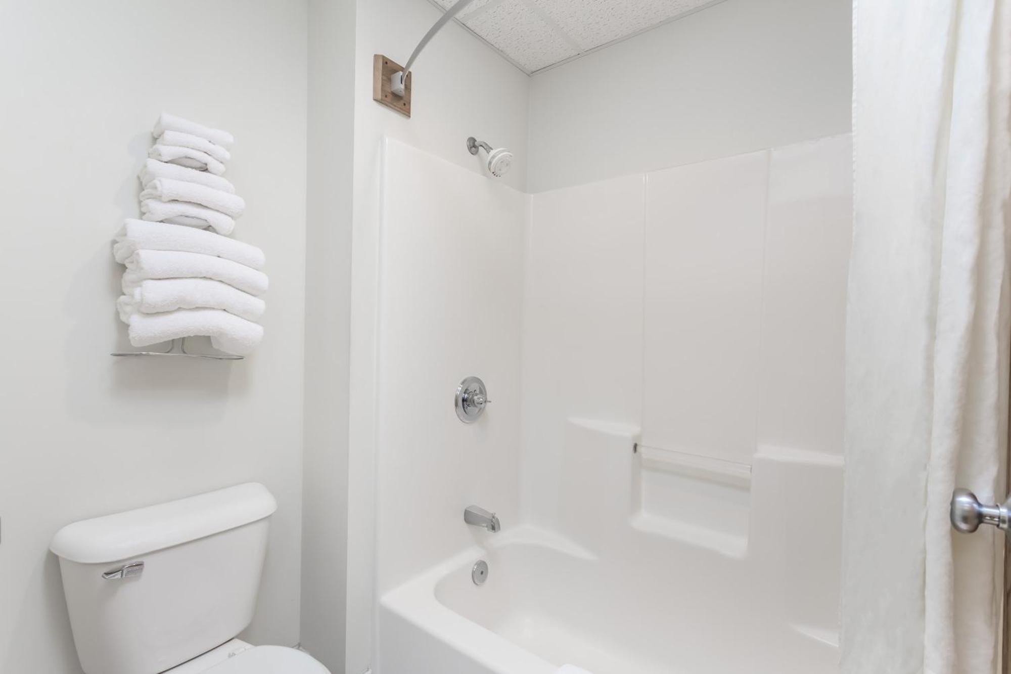 King Suite with Hot Tub - Non-Smoking