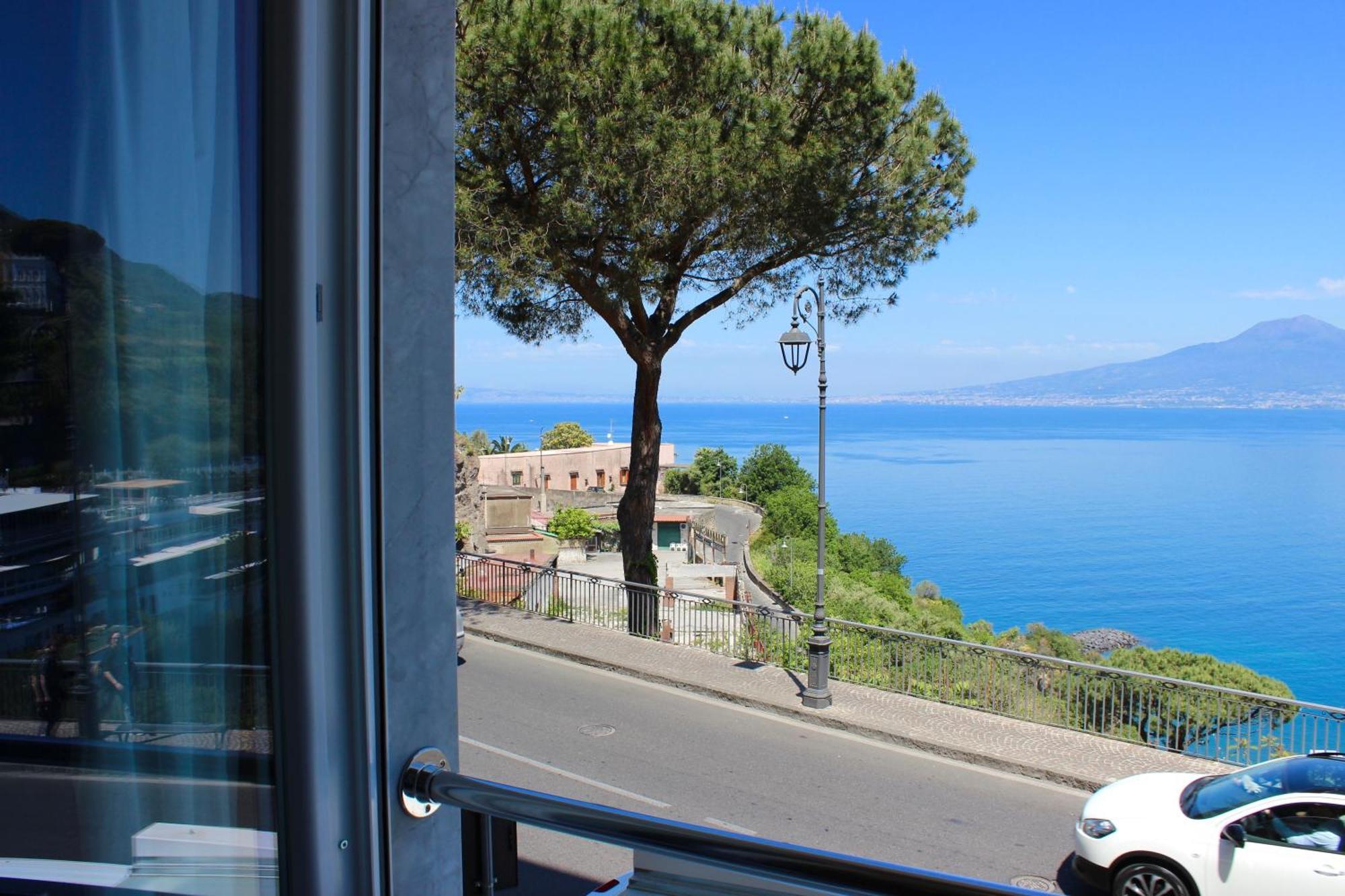 Camera Deluxe Matrimoniale con Vista Mare