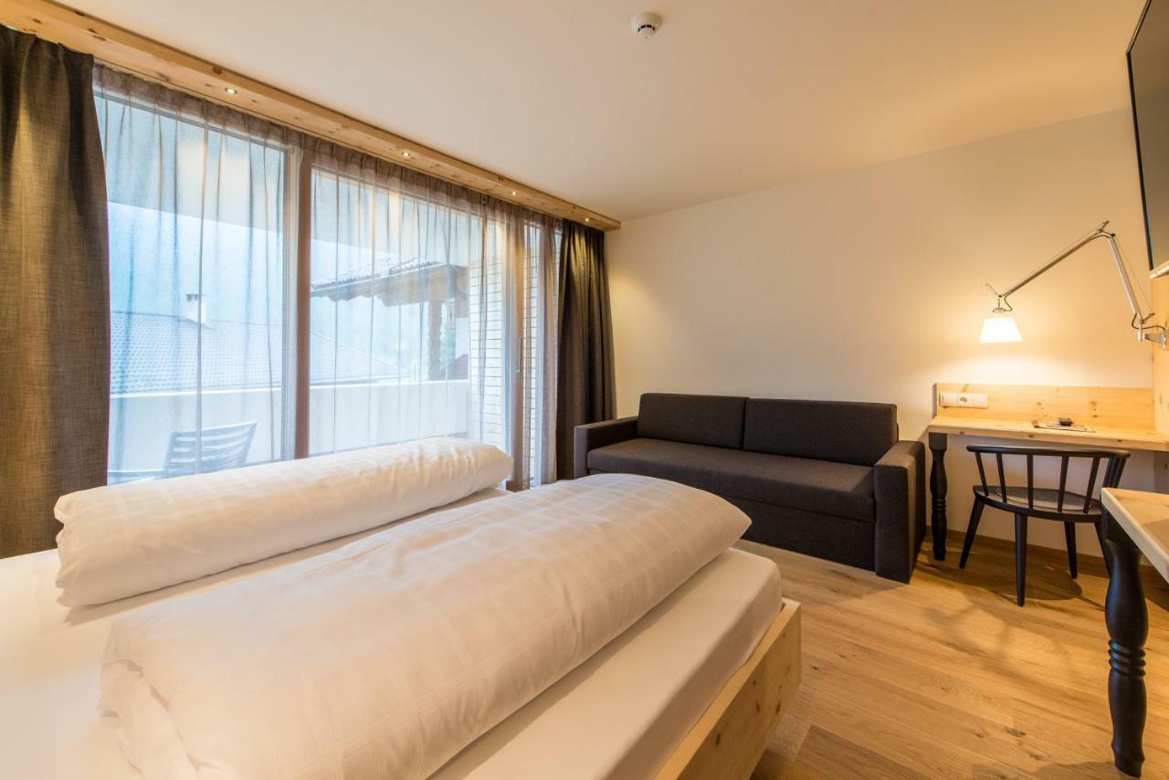 Deluxe Double Room with Balcony,844070105:JPEG