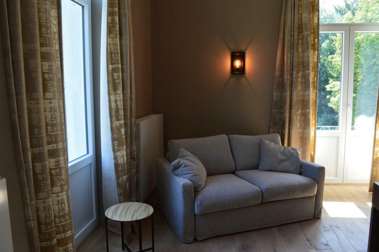 Doppel-/Zweibettzimmer mit Gartenblick