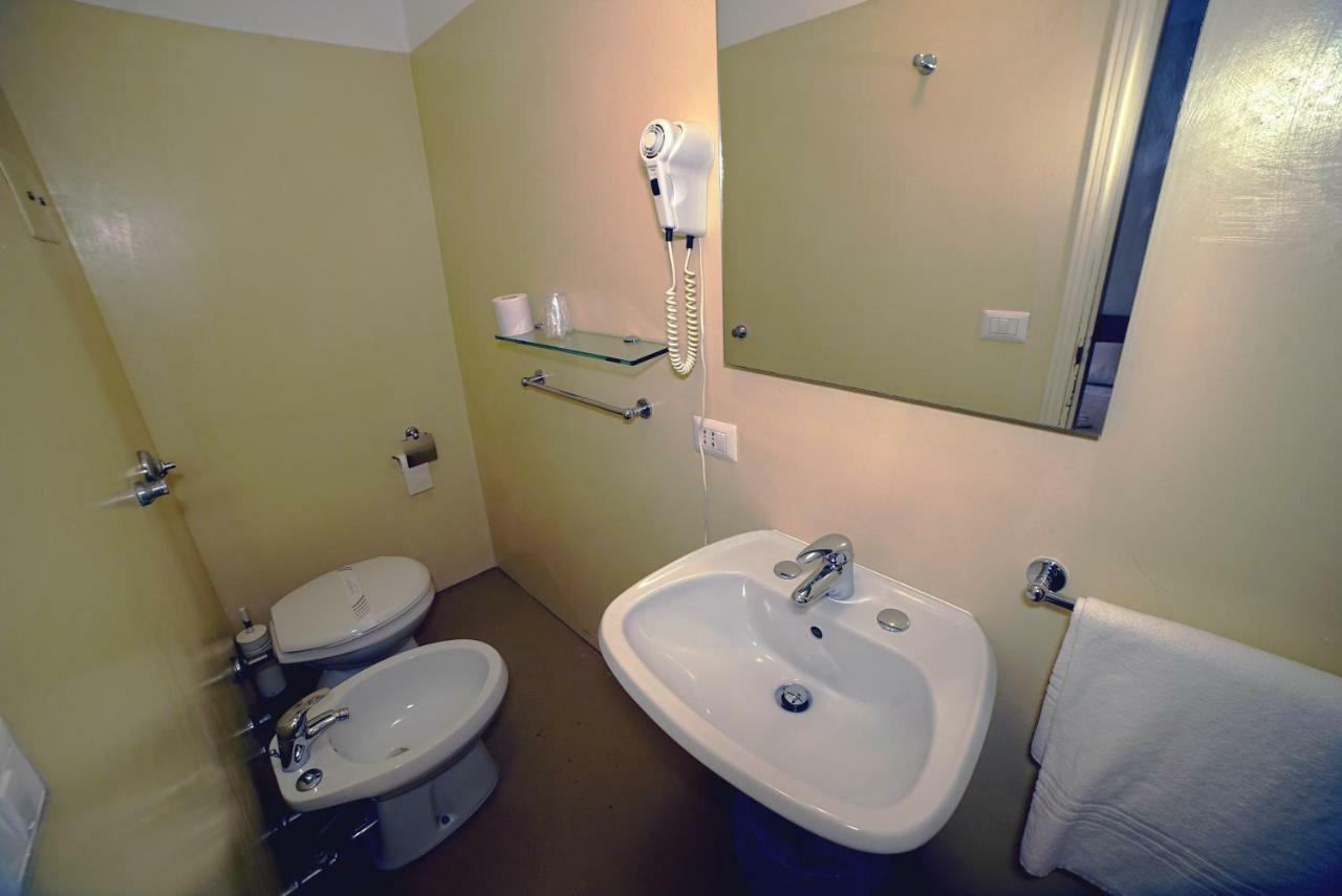 Small Double Room Private External Bathroom,846668276:JPEG