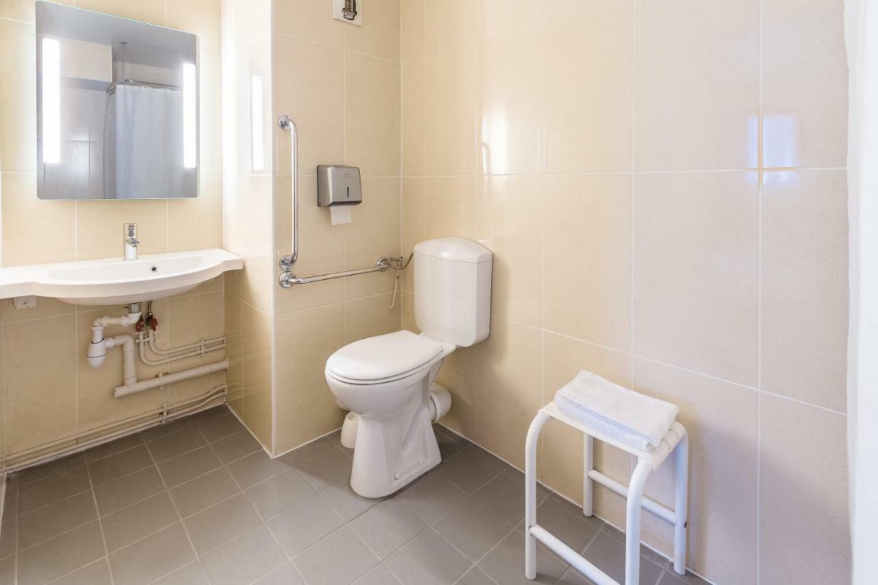 Chambre Triple - Accessible aux Personnes à Mobilité Réduite