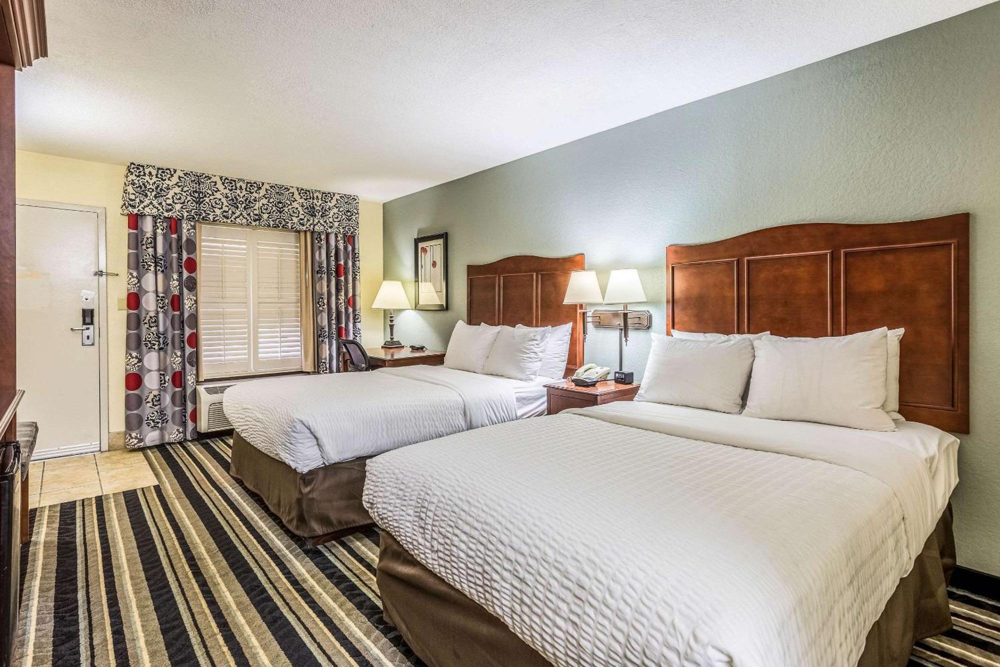 Queen Room with Two Queen Beds - Non-Smoking
