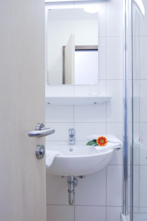 Zimmer mit Queensize-Bett (1 Erwachsener)