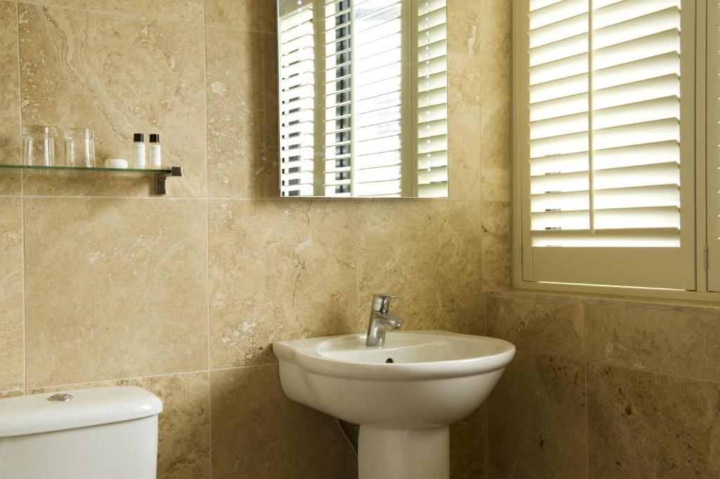 Small Double Room,338868496:JPEG