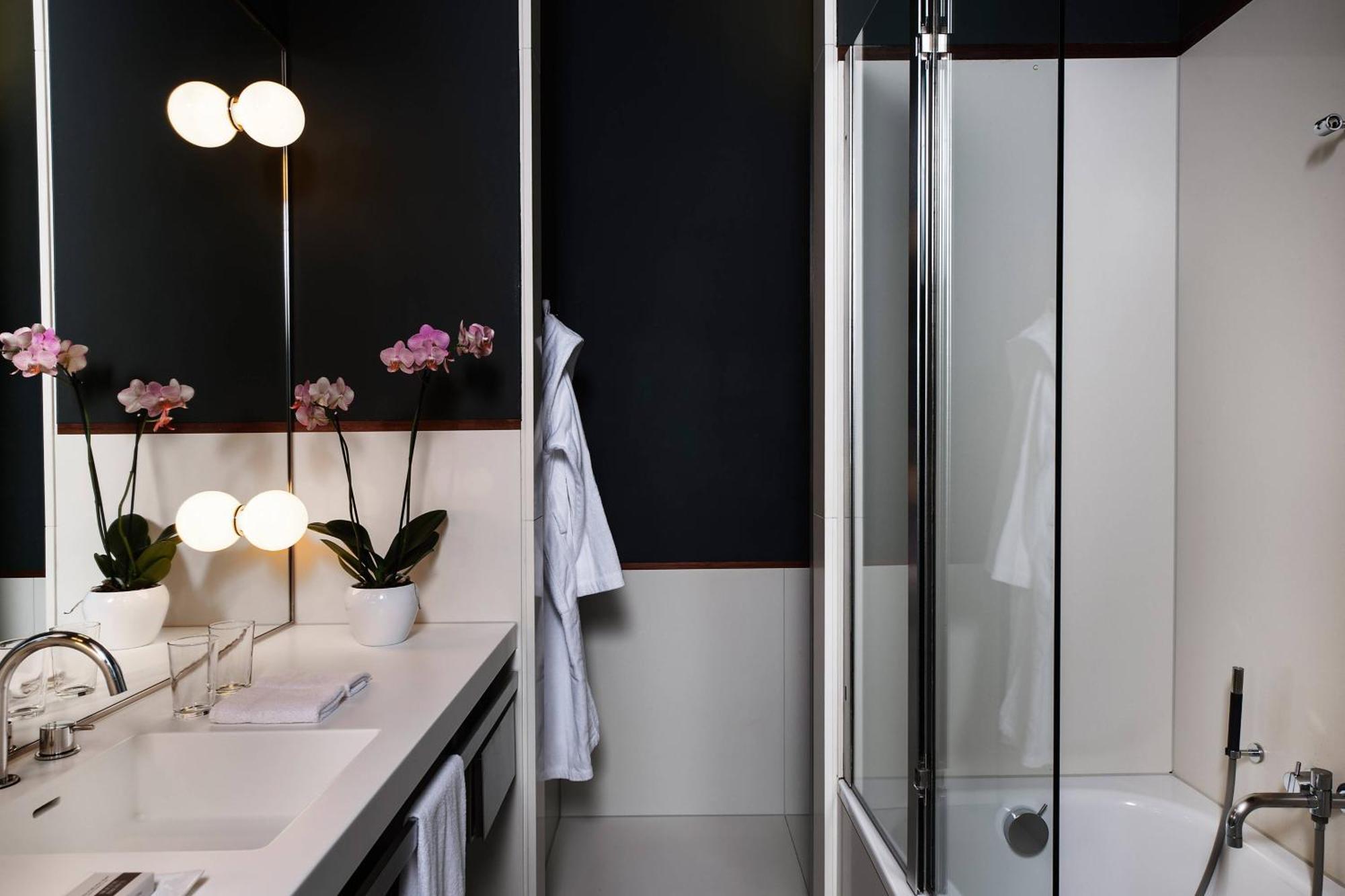 Standard Room with 2 Twin/Single beds, Street view