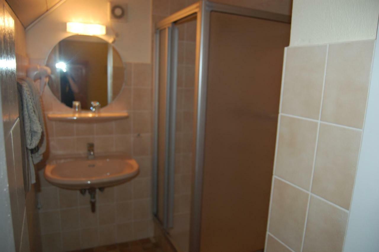 Doppelzimmer mit Dusche