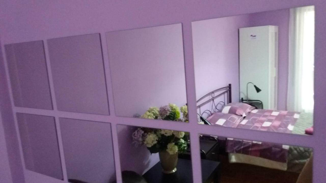 Tweepersoonskamer met Gedeelde Badkamer