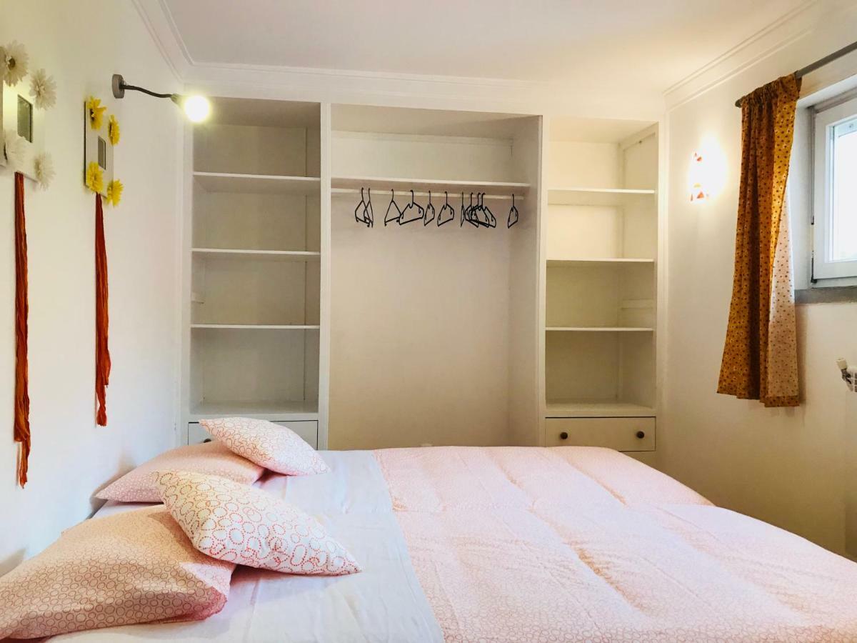 Quarto Triplo Básico com Casa de Banho Partilhada