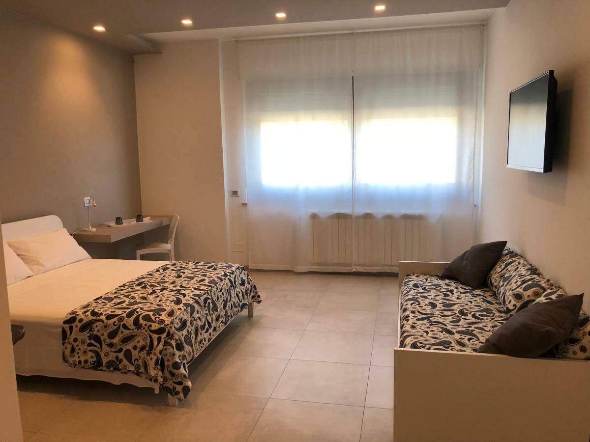 Large Double Room,863572190:JPEG