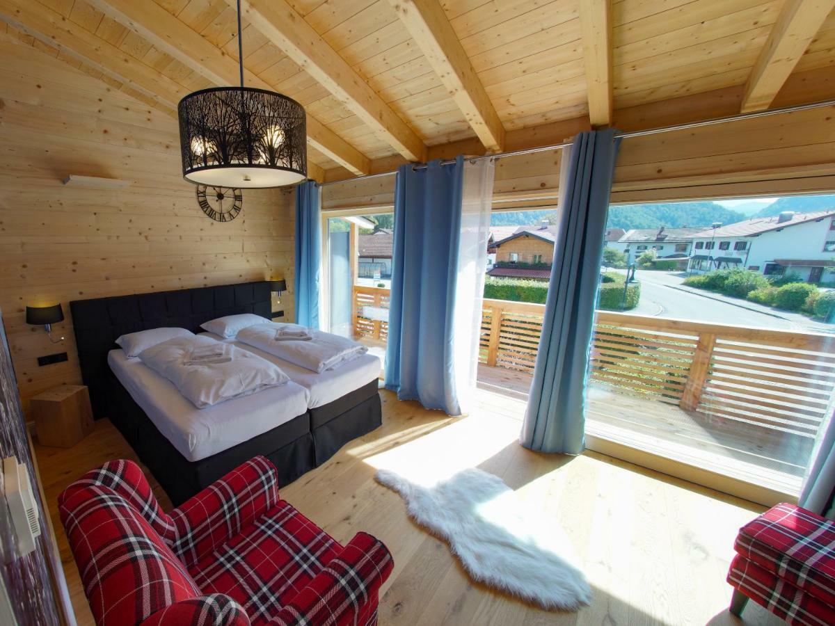 Superior Zimmer mit Kingsize-Bett und Balkon