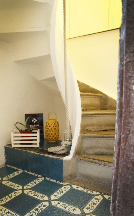 Camera Matrimoniale con Bagno Privato e Vista Mare Parziale