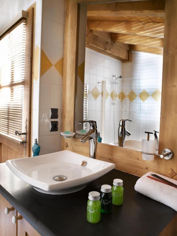 Superior Two-Bedroom Apartment (6 Adults) with Spa Access,678874944:JPEG