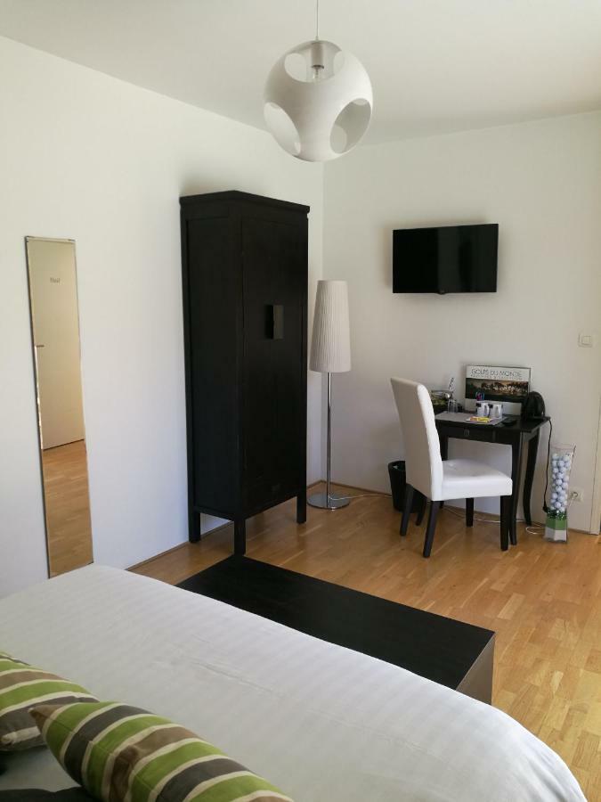Chambre Double - Vue sur Piscine