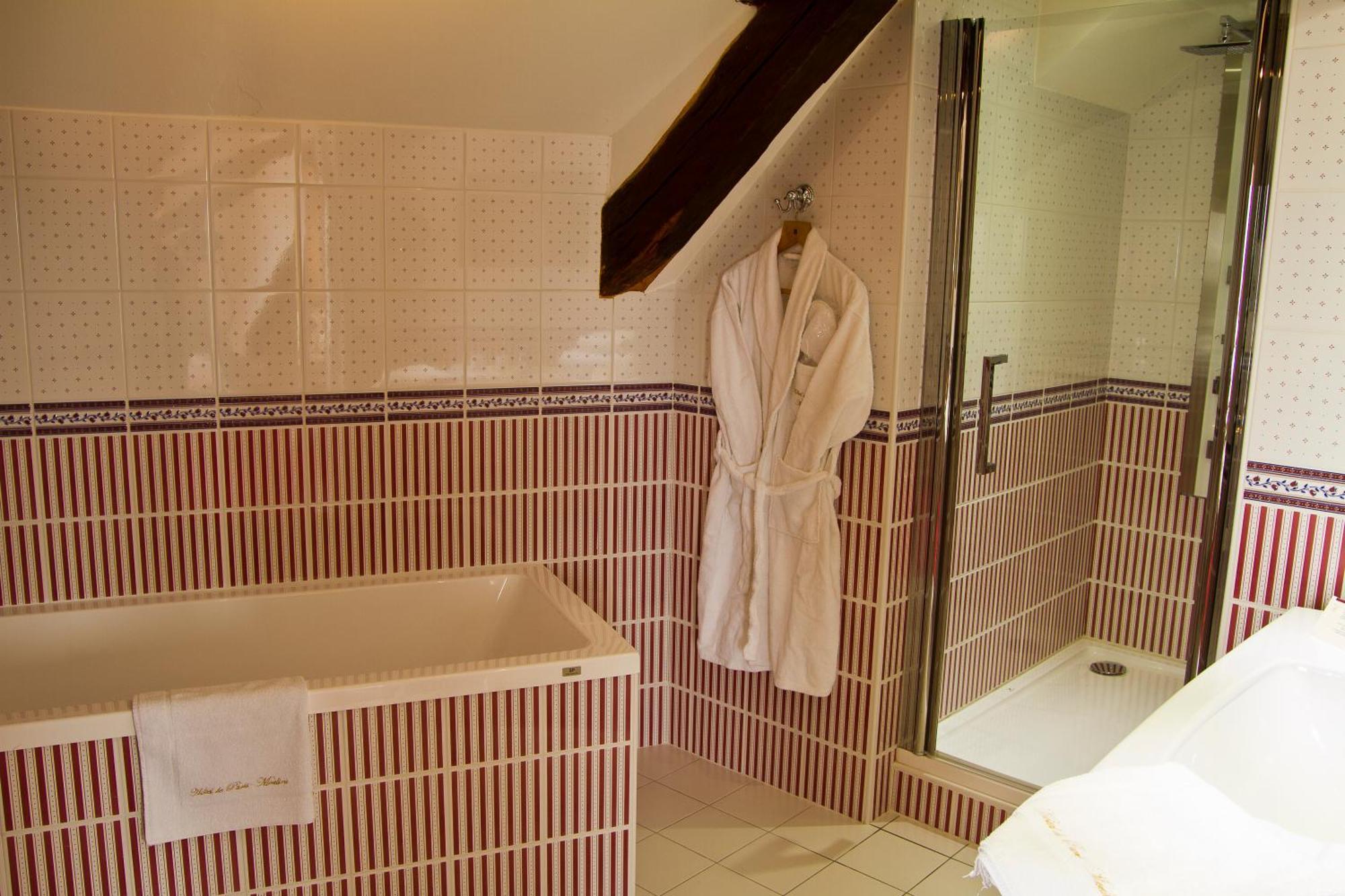 Chambre Familiale avec 1 Lit Double et 2 Lits Simples