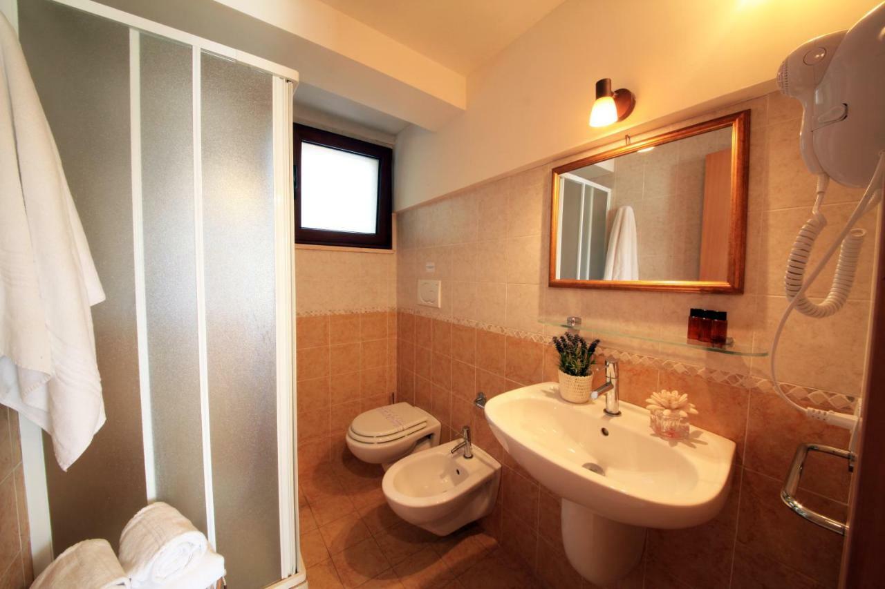 Camera Familiare con Bagno Privato