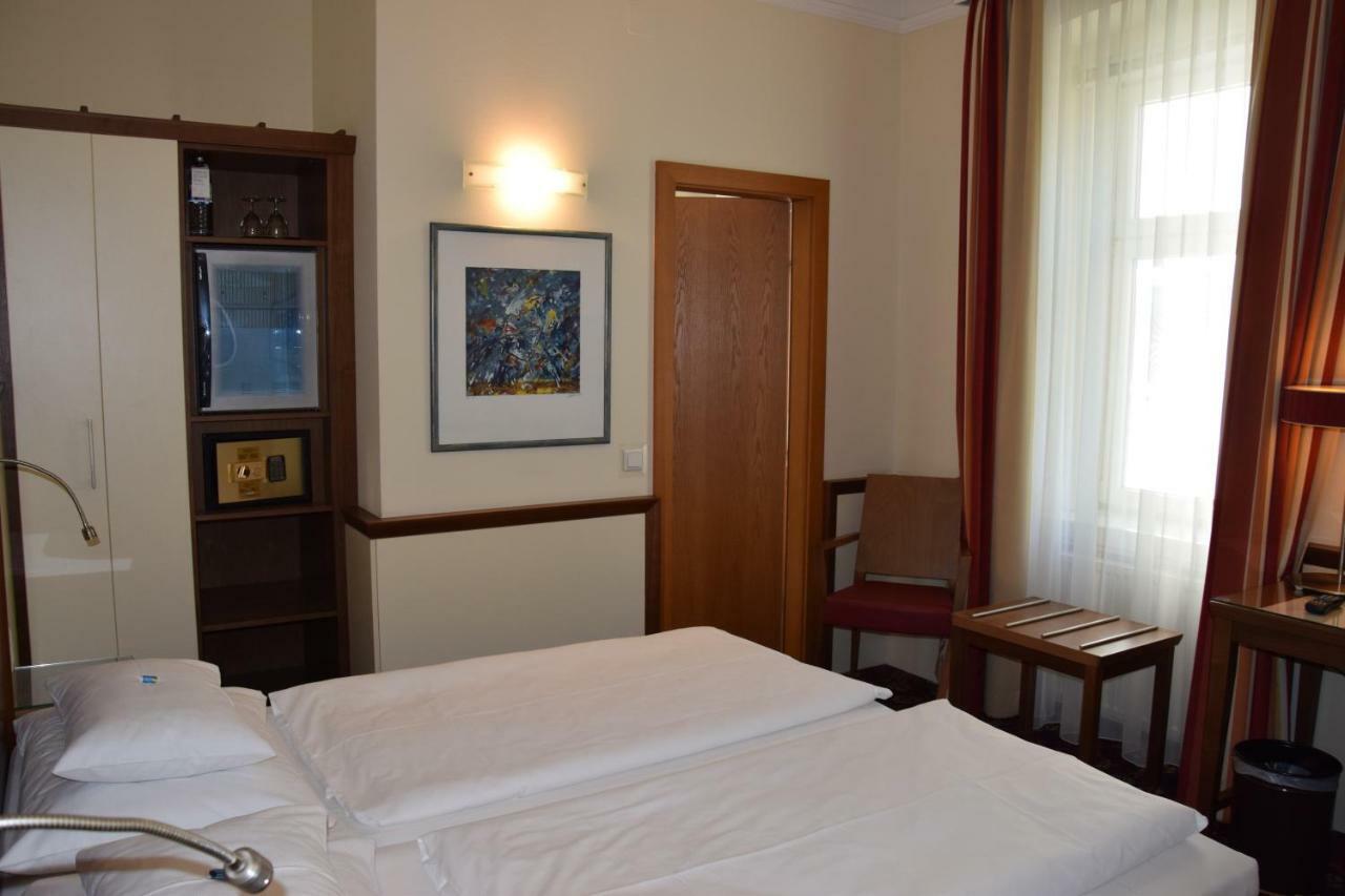 Double Room,744712681:JPEG