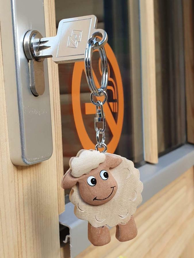 Shepherd Hut with Shared Bathroom,887640730:JPEG