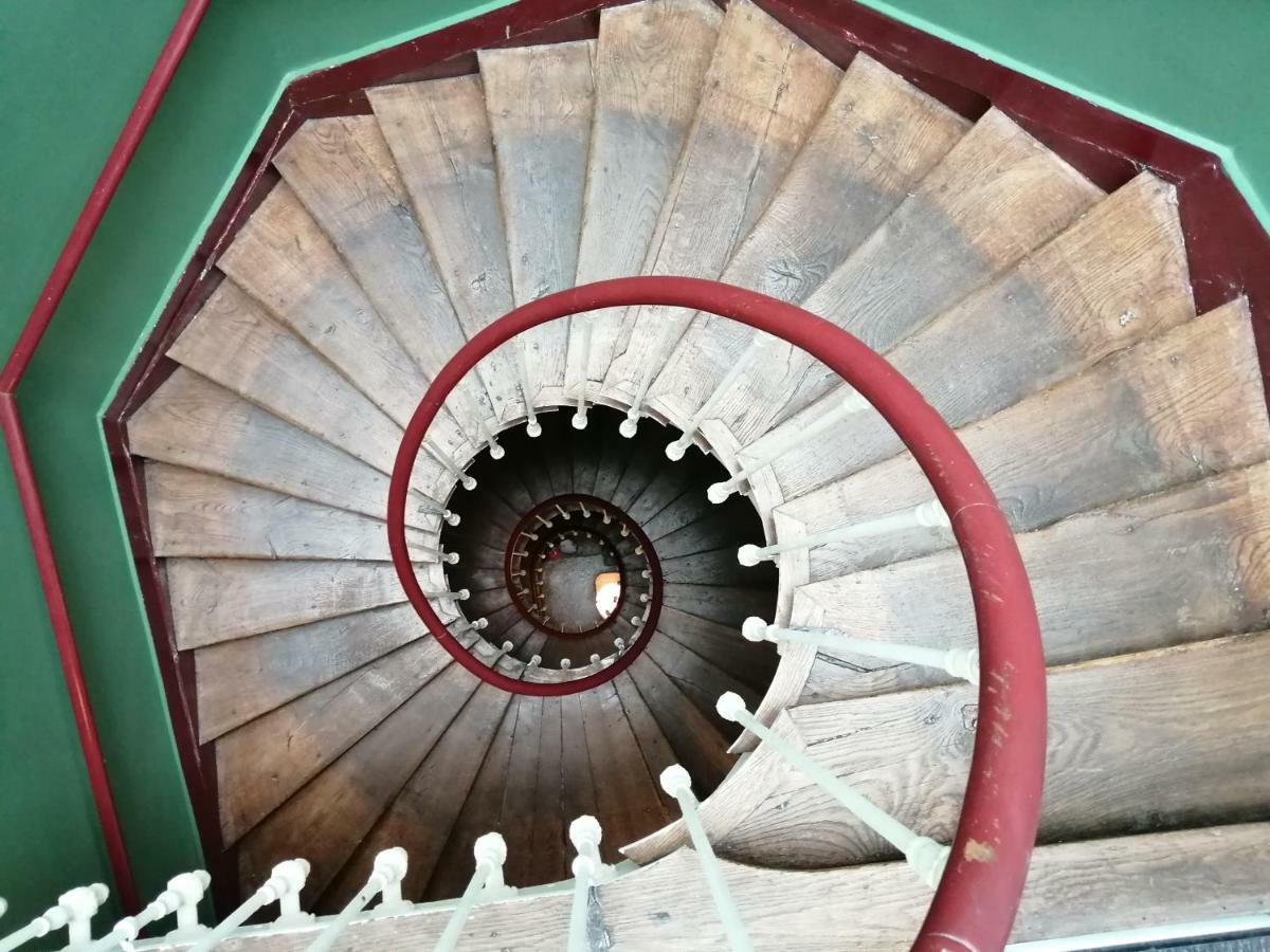 Dreibettzimmer nur über eine Treppe erreichbar