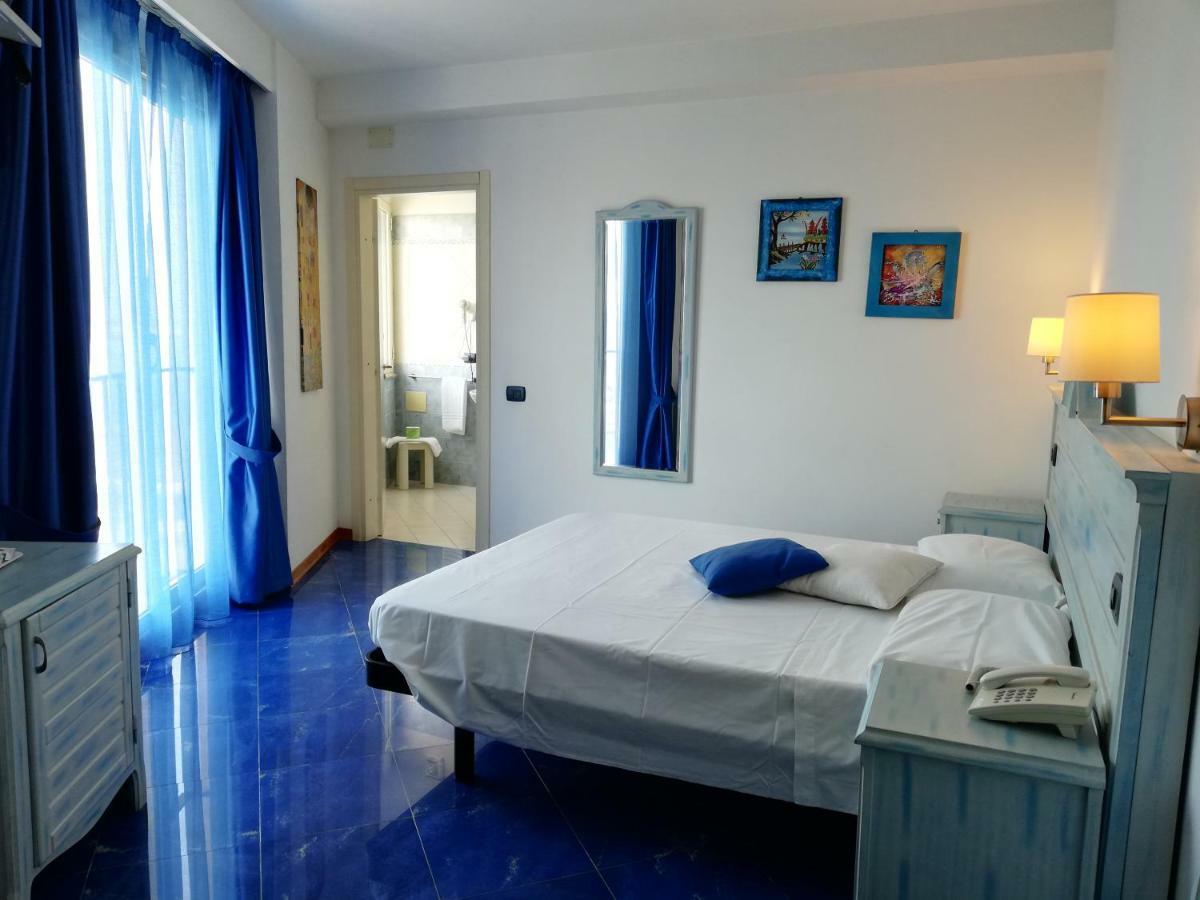 Classic Double or Twin Room with Sea View,547181937:JPEG