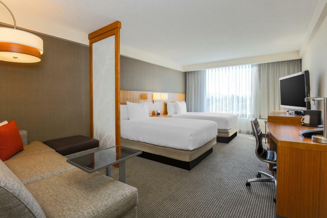 Double Room with Two Double Beds and Accessible Tub - Disability Access,958096159:JPEG