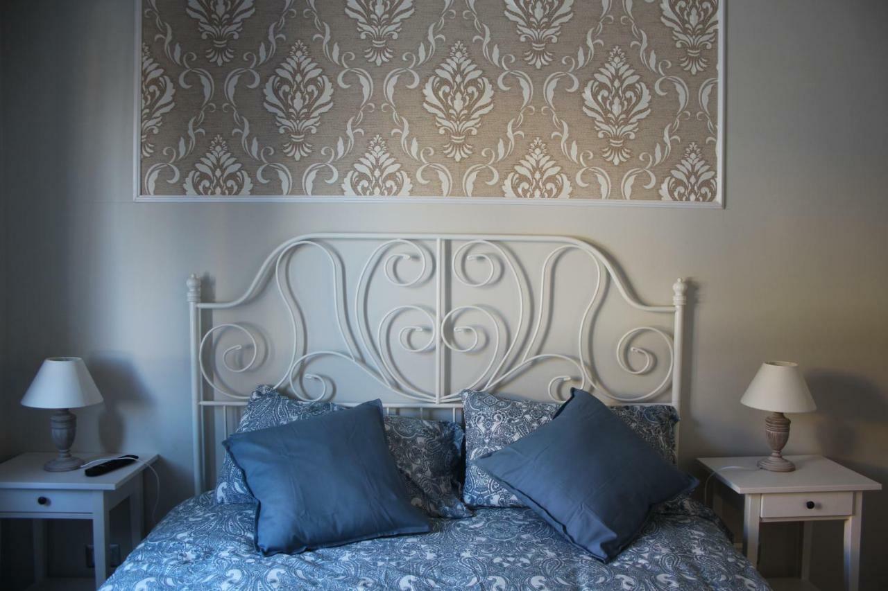 Double Room with Private External Bathroom,877462568:JPEG