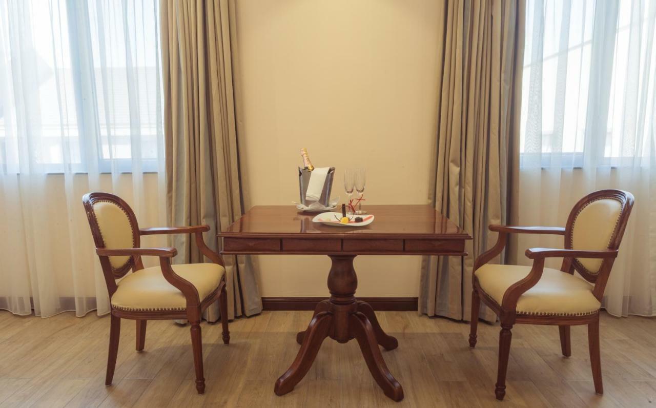 Woodlands State Suite