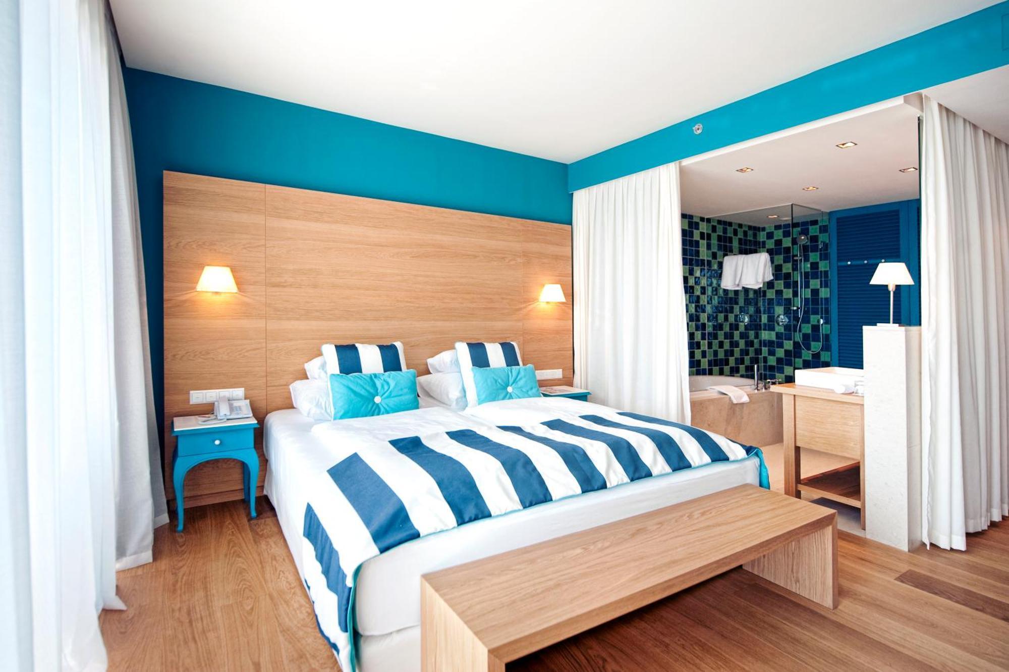 Superior Zimmer mit Balkon und seitlichem Meerblick