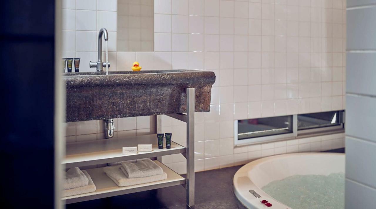 Honeymoon Suite,909710839:JPEG