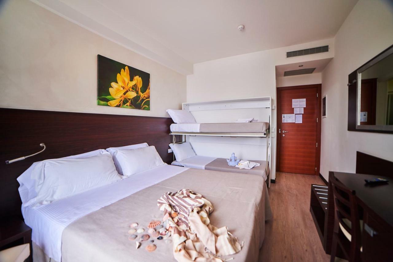 Chambre Double ou Lits Jumeaux Classique - Vue Partielle sur Mer