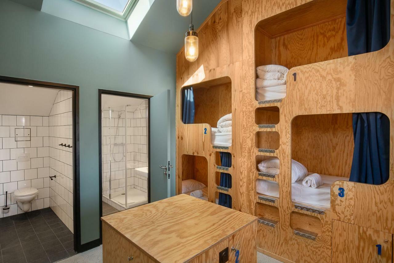 Cama en habitación compartida Eklo solo para hombres