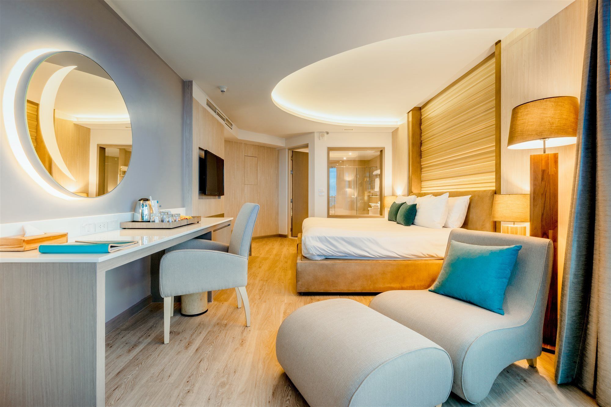 Deluxe Hoekkamer met kingsize bed met uitzicht op zee