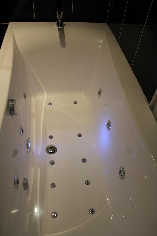 Deluxe Suite,39856291:JPEG
